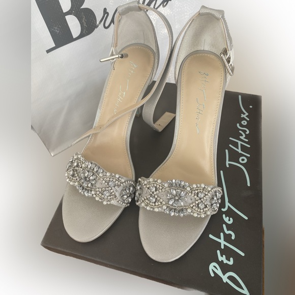 Gorgeous heels for that special occasion. Betsey Johnson. Size 8. Never worn. - Picture 1 of 4